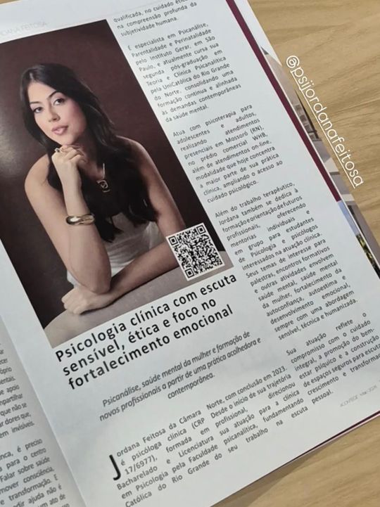 Revista aberta em uma matéria assinada por Jordana Feitosa.